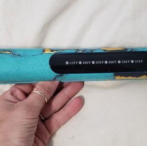 CHI hair straightener